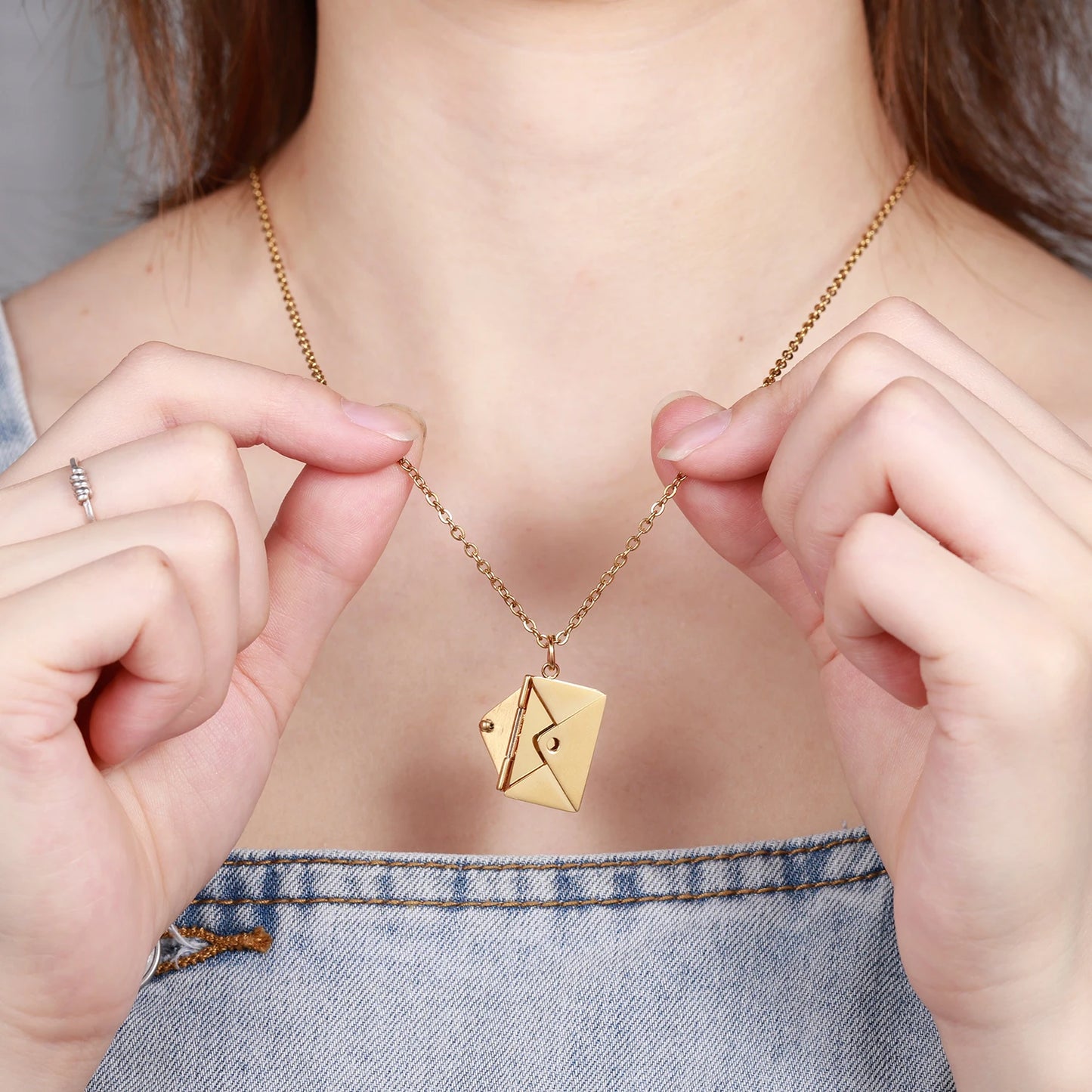 ! LOVE LETTER ENVELOP PENDANT GOLD 28.00