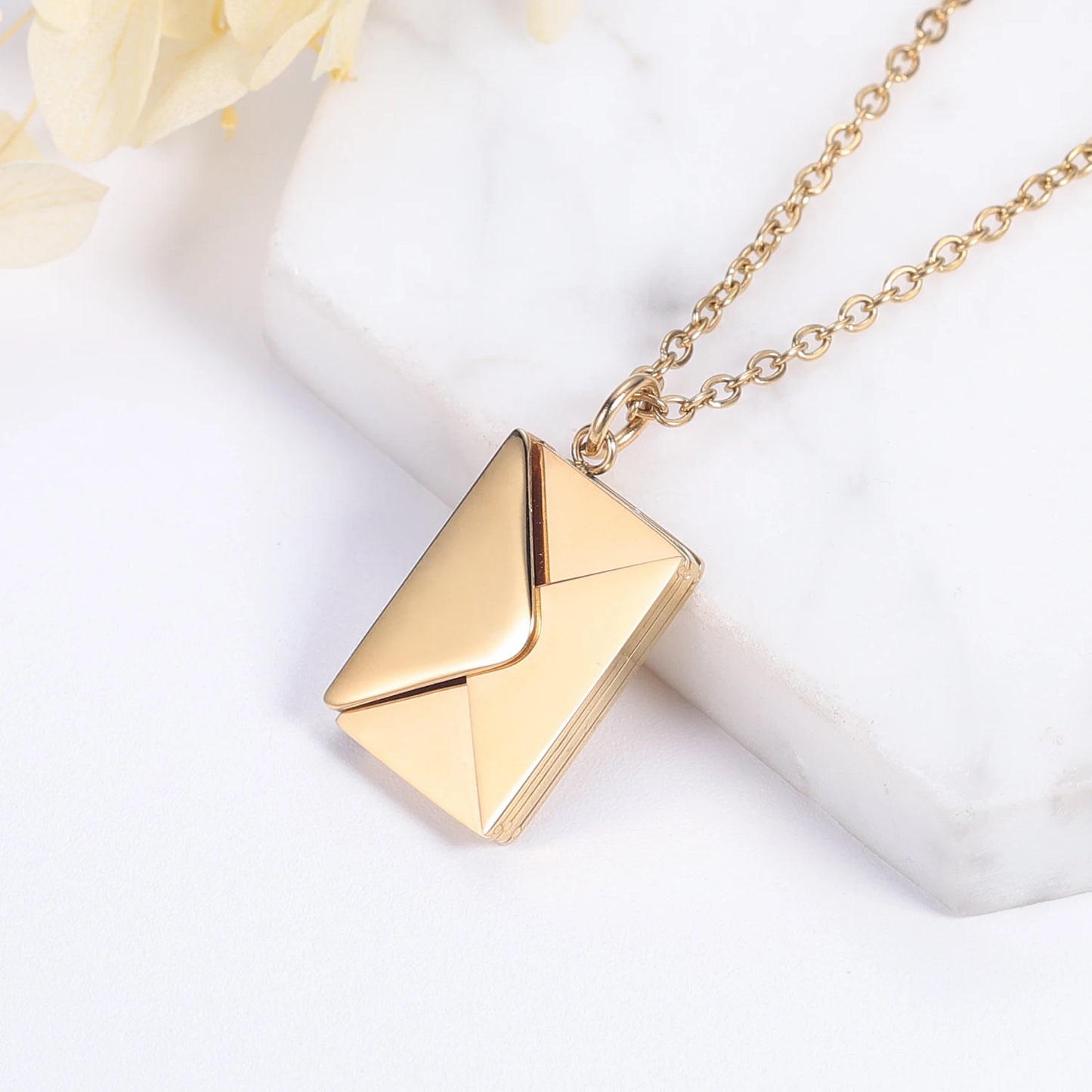 ! LOVE LETTER ENVELOP PENDANT ROSE GOLD 28.00