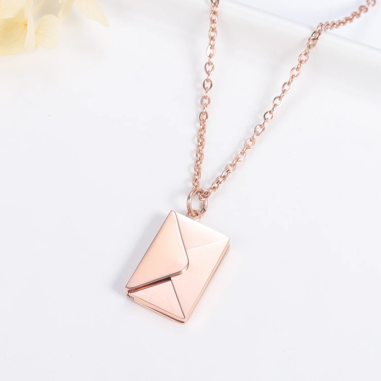 ! LOVE LETTER ENVELOP PENDANT SILVER 28.00